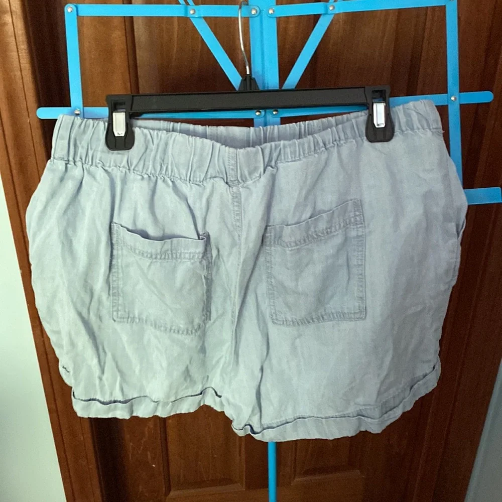 Shorts - Picture 2 of 2